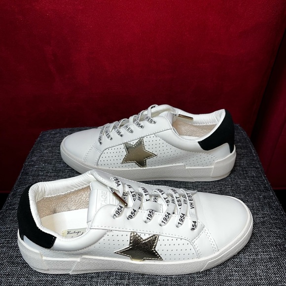 Vintage Havana White and Gold Star Sneakers - Picture 6 of 9